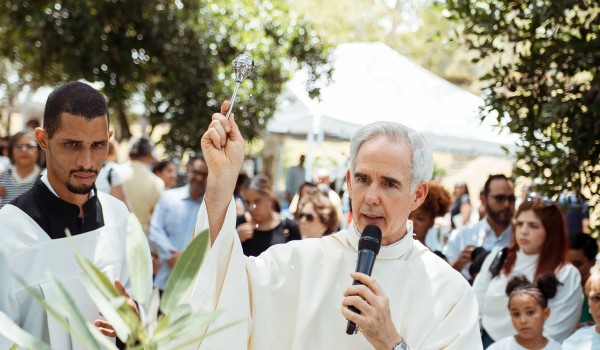 Puerta del Cielo celebra eucarist&iacute;a en honor al d&iacute;a de los padres