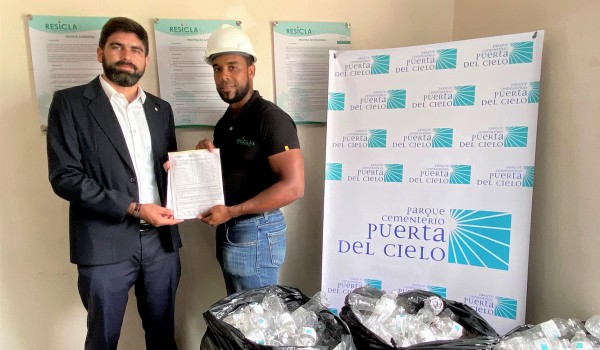  Parque Cementerio Puerta del Cielo recicla miles de botellas para la preservaci&oacute;n del medioambiente