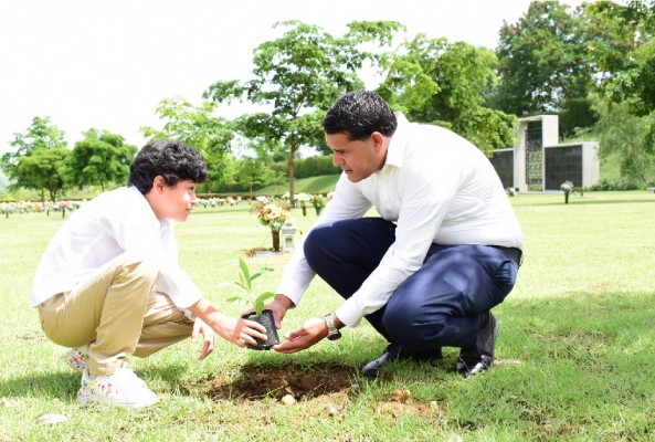 Puerta del Cielo reforesta con robles para recordar a Pap&aacute; 2 (Copy)